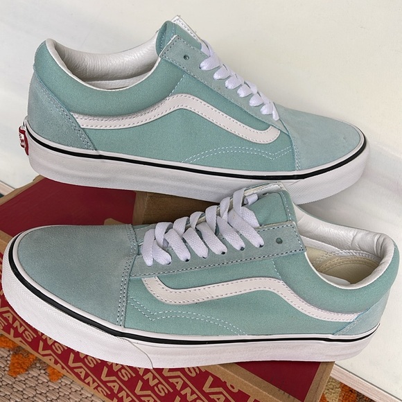 Vans WMNS Old Skool
Color Theory Canal Biue
VN0007NTH70
Sneakers - Picture 11 of 16